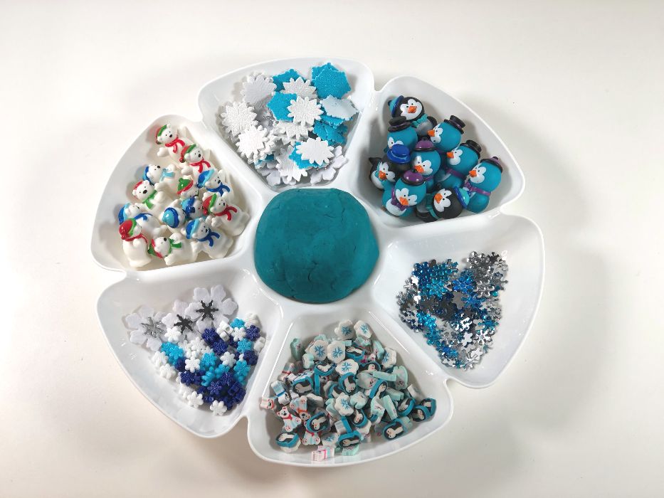 winter sensory bin idea and sensory play tray