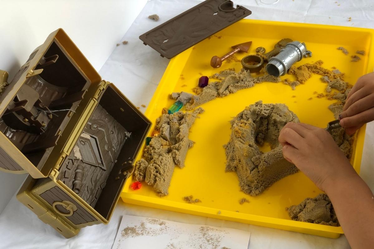 kinetic sand diy treasure box sensory hunt